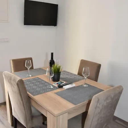 Kamp Tonci אתר קמפינג *