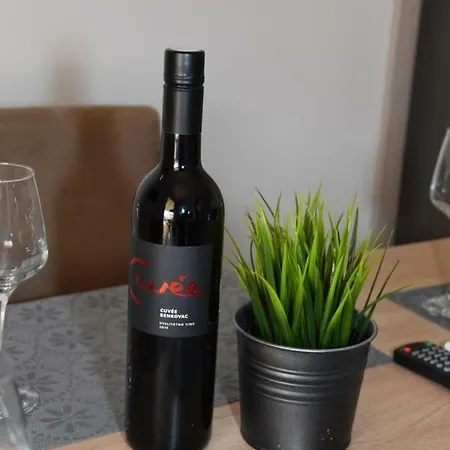 Kamp Tonci אתר קמפינג ביוגראד נה מורו