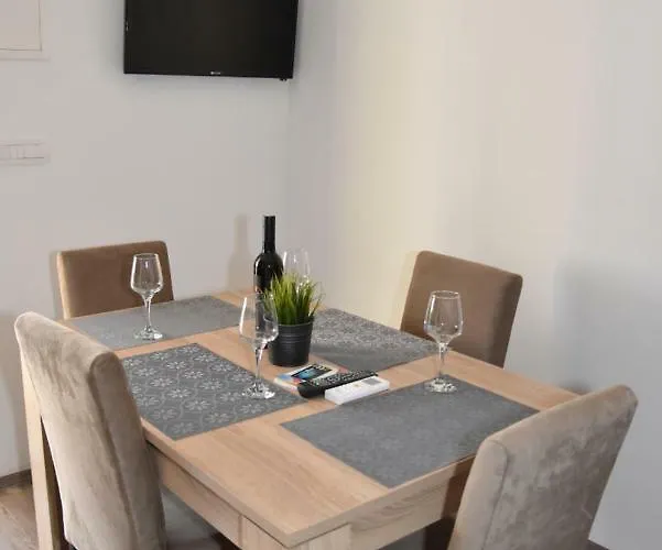 Kamp Tonci Campingplatz *